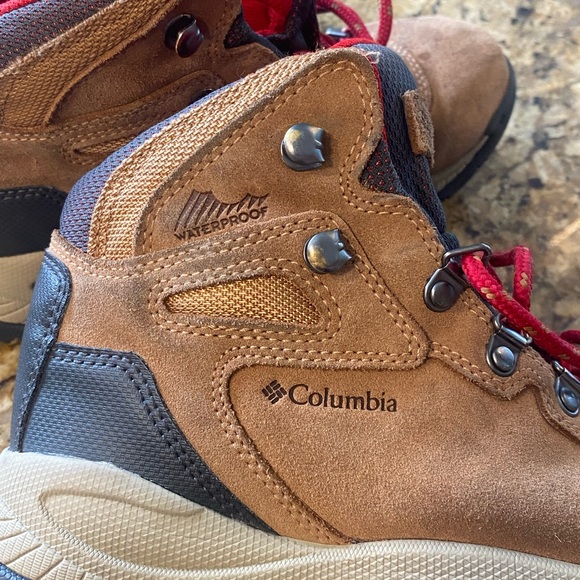 Columbia women’s hiking Boots with Red laces size 7 waterproof - Picture 5 of 5